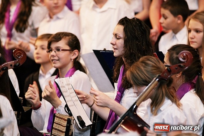 Zdjęcie w galerii na portalu naszraciborz.pl: Przepiękny świąteczny koncert w szkole muzycznej wiadomości z regionu