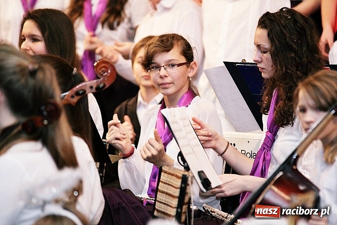 Zdjęcie w galerii na portalu naszraciborz.pl: Przepiękny świąteczny koncert w szkole muzycznej wiadomości z regionu