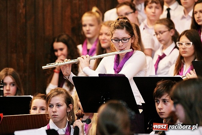 Zdjęcie w galerii na portalu naszraciborz.pl: Przepiękny świąteczny koncert w szkole muzycznej wiadomości z regionu