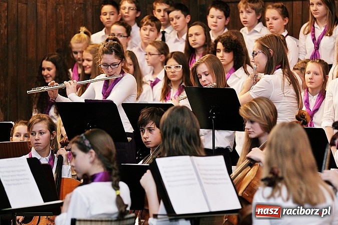 Zdjęcie w galerii na portalu naszraciborz.pl: Przepiękny świąteczny koncert w szkole muzycznej wiadomości z regionu