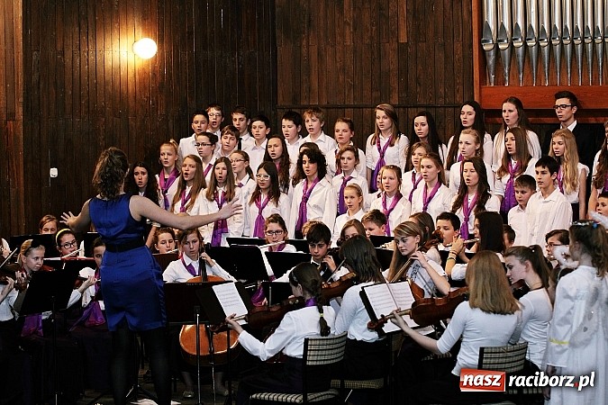 Zdjęcie w galerii na portalu naszraciborz.pl: Przepiękny świąteczny koncert w szkole muzycznej wiadomości z regionu