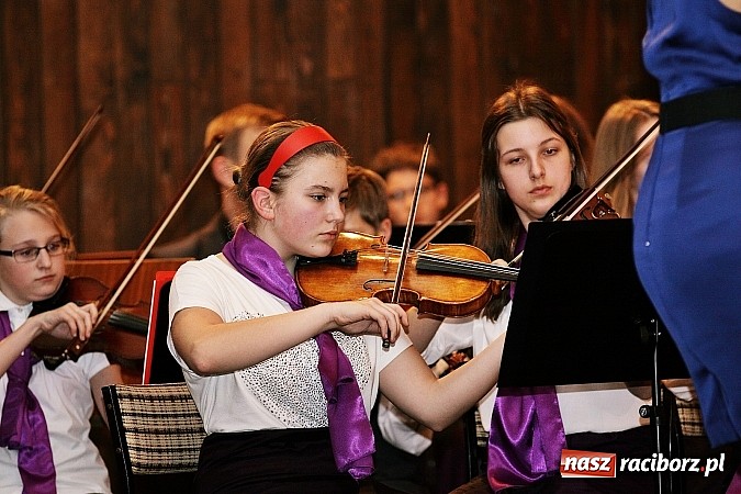 Zdjęcie w galerii na portalu naszraciborz.pl: Przepiękny świąteczny koncert w szkole muzycznej wiadomości z regionu
