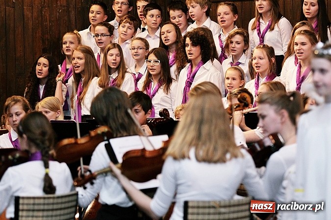 Zdjęcie w galerii na portalu naszraciborz.pl: Przepiękny świąteczny koncert w szkole muzycznej wiadomości z regionu