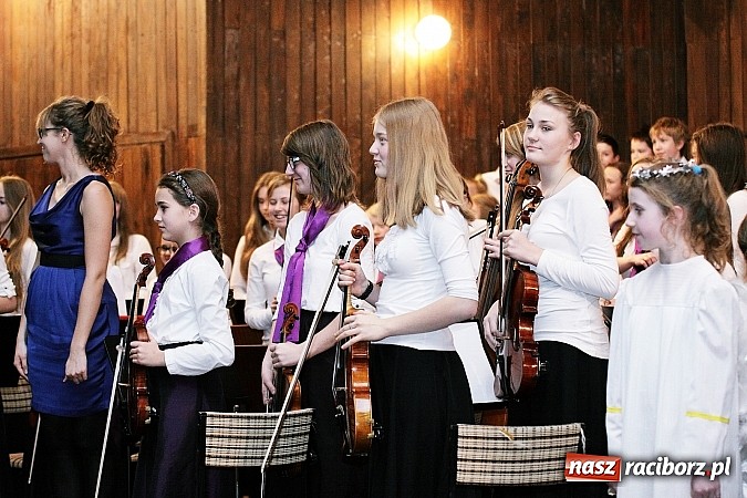 Zdjęcie w galerii na portalu naszraciborz.pl: Przepiękny świąteczny koncert w szkole muzycznej wiadomości z regionu