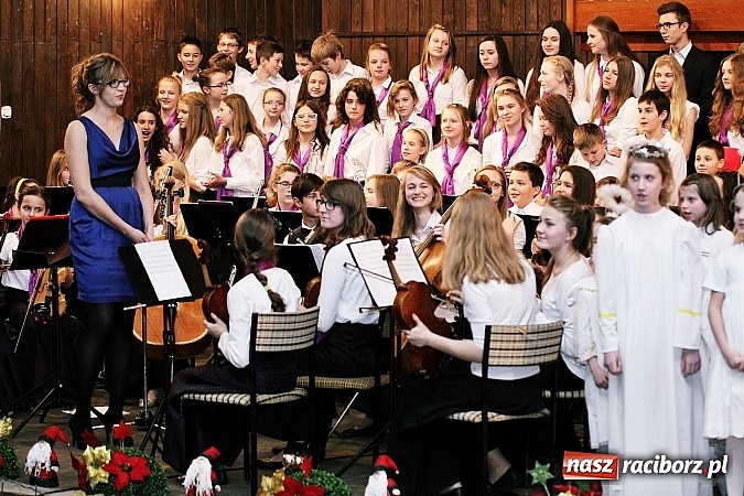 Zdjęcie w galerii na portalu naszraciborz.pl: Przepiękny świąteczny koncert w szkole muzycznej wiadomości z regionu