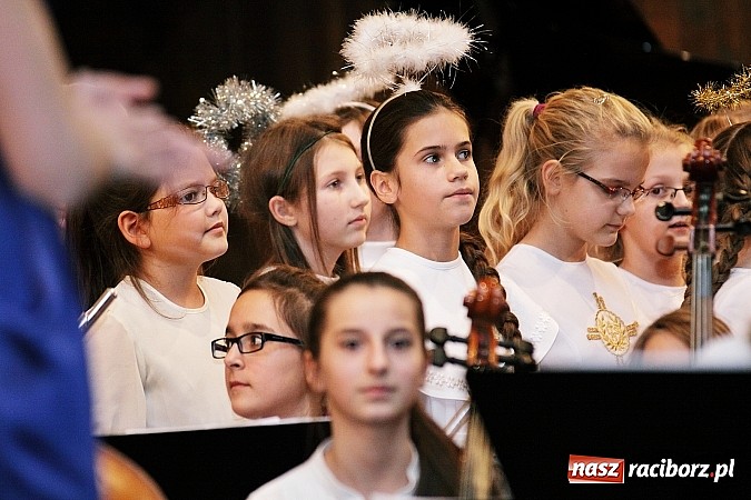 Zdjęcie w galerii na portalu naszraciborz.pl: Przepiękny świąteczny koncert w szkole muzycznej wiadomości z regionu