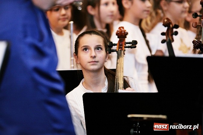 Zdjęcie w galerii na portalu naszraciborz.pl: Przepiękny świąteczny koncert w szkole muzycznej wiadomości z regionu