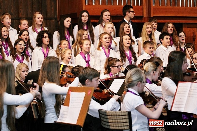 Zdjęcie w galerii na portalu naszraciborz.pl: Przepiękny świąteczny koncert w szkole muzycznej wiadomości z regionu