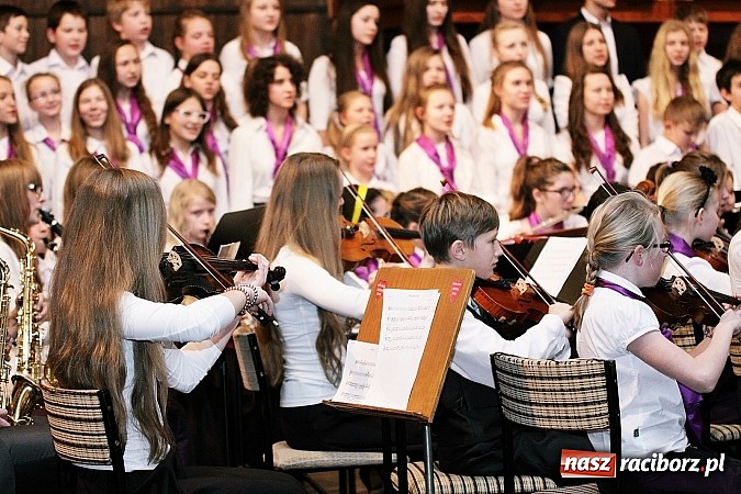 Zdjęcie w galerii na portalu naszraciborz.pl: Przepiękny świąteczny koncert w szkole muzycznej wiadomości z regionu