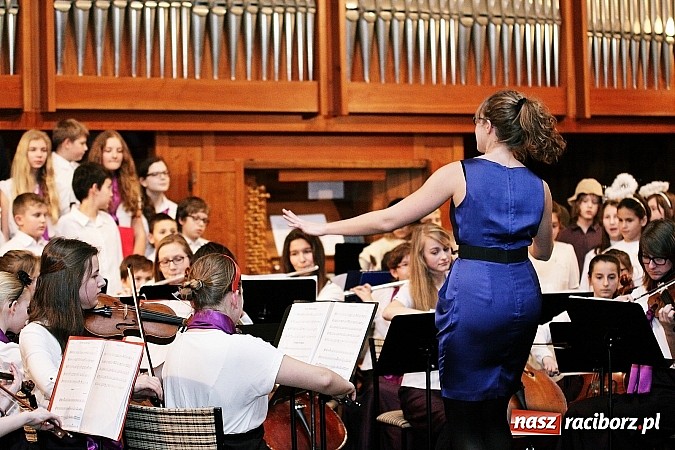 Zdjęcie w galerii na portalu naszraciborz.pl: Przepiękny świąteczny koncert w szkole muzycznej wiadomości z regionu
