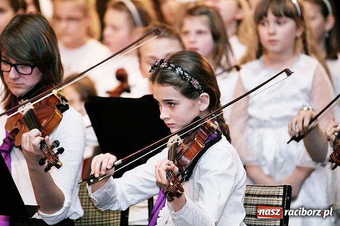 Zdjęcie w galerii na portalu naszraciborz.pl: Przepiękny świąteczny koncert w szkole muzycznej wiadomości z regionu