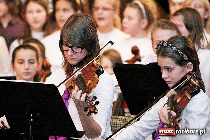 Zdjęcie w galerii na portalu naszraciborz.pl: Przepiękny świąteczny koncert w szkole muzycznej wiadomości z regionu