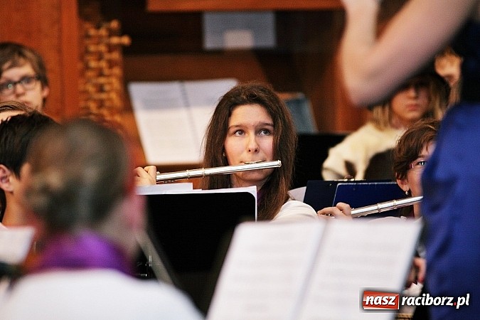 Zdjęcie w galerii na portalu naszraciborz.pl: Przepiękny świąteczny koncert w szkole muzycznej wiadomości z regionu