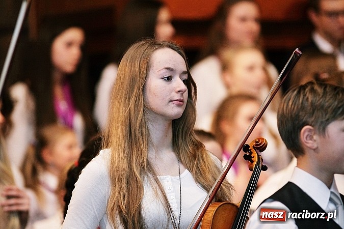 Zdjęcie w galerii na portalu naszraciborz.pl: Przepiękny świąteczny koncert w szkole muzycznej wiadomości z regionu