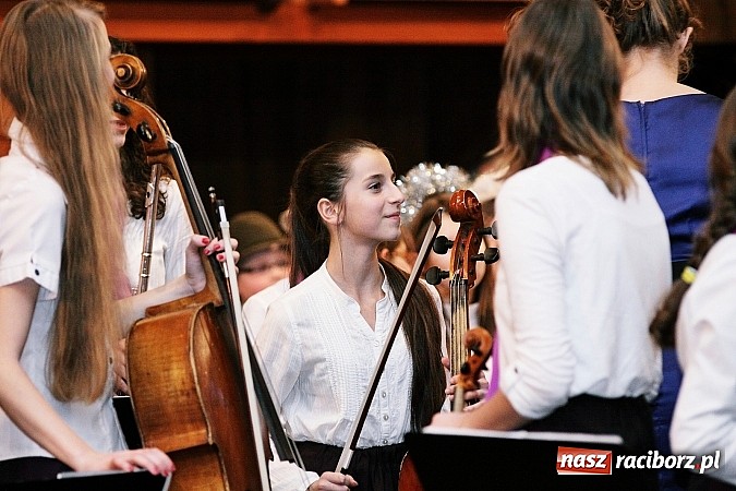 Zdjęcie w galerii na portalu naszraciborz.pl: Przepiękny świąteczny koncert w szkole muzycznej wiadomości z regionu