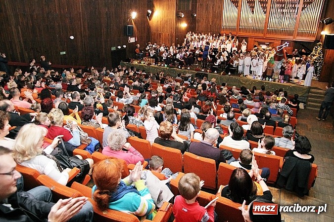 Zdjęcie w galerii na portalu naszraciborz.pl: Przepiękny świąteczny koncert w szkole muzycznej wiadomości z regionu