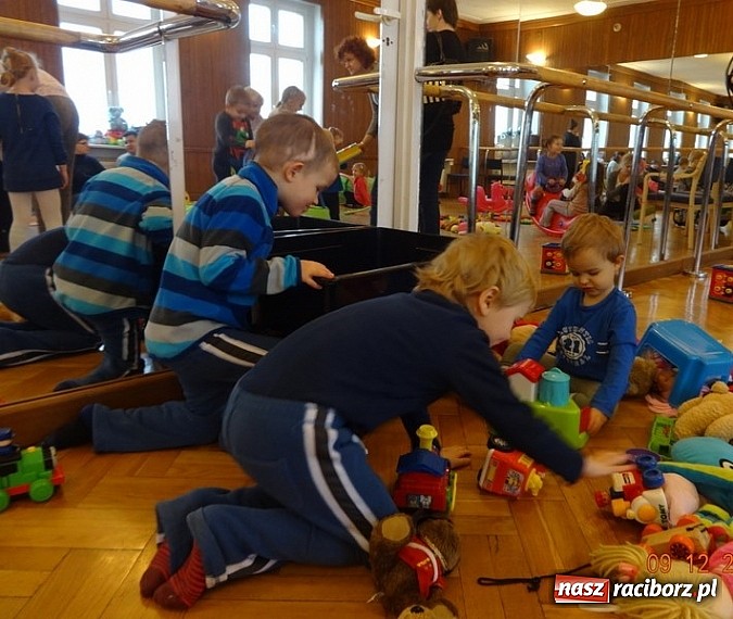 Zdjęcie w galerii na portalu naszraciborz.pl: Jak w Fiku-miku na święta czekamy wiadomości z regionu