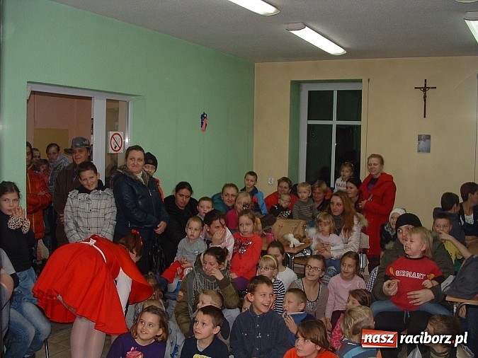 Zdjęcie w galerii na portalu naszraciborz.pl: Prezenty dla dzieci z raciborskiego Caritasu wiadomości z regionu