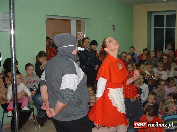 Zdjęcie w galerii na portalu naszraciborz.pl: Prezenty dla dzieci z raciborskiego Caritasu wiadomości z regionu