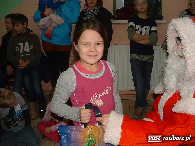 Zdjęcie w galerii na portalu naszraciborz.pl: Prezenty dla dzieci z raciborskiego Caritasu wiadomości z regionu