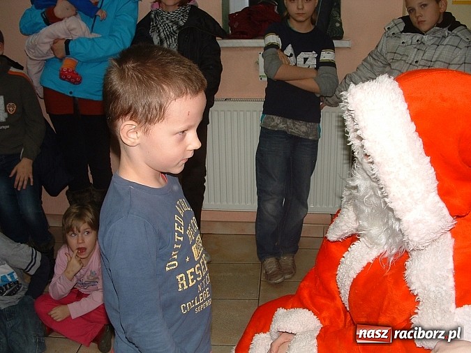 Zdjęcie w galerii na portalu naszraciborz.pl: Prezenty dla dzieci z raciborskiego Caritasu wiadomości z regionu