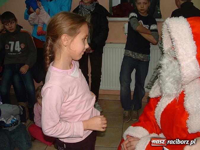 Zdjęcie w galerii na portalu naszraciborz.pl: Prezenty dla dzieci z raciborskiego Caritasu wiadomości z regionu