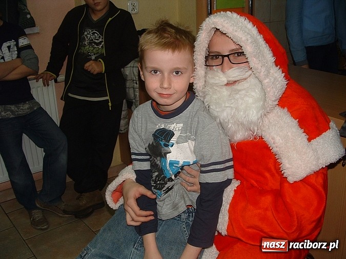 Zdjęcie w galerii na portalu naszraciborz.pl: Prezenty dla dzieci z raciborskiego Caritasu wiadomości z regionu