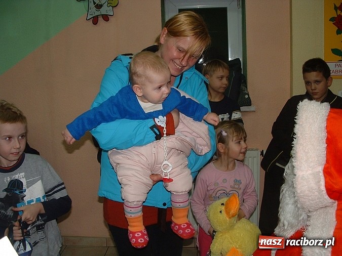 Zdjęcie w galerii na portalu naszraciborz.pl: Prezenty dla dzieci z raciborskiego Caritasu wiadomości z regionu