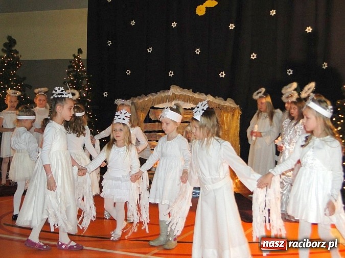 Zdjęcie w galerii na portalu naszraciborz.pl: Nastrojowe jasełka w ZSP w Górkach Śl. wiadomości z regionu