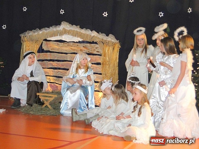 Zdjęcie w galerii na portalu naszraciborz.pl: Nastrojowe jasełka w ZSP w Górkach Śl. wiadomości z regionu