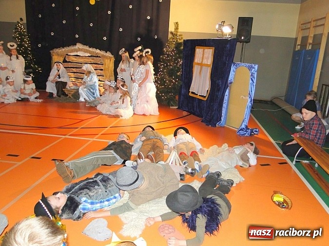 Zdjęcie w galerii na portalu naszraciborz.pl: Nastrojowe jasełka w ZSP w Górkach Śl. wiadomości z regionu
