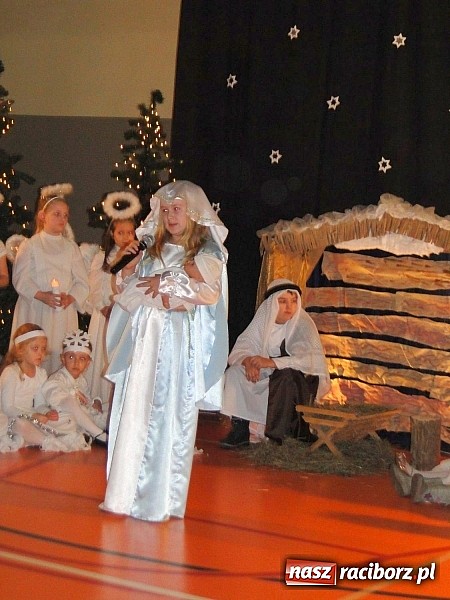 Zdjęcie w galerii na portalu naszraciborz.pl: Nastrojowe jasełka w ZSP w Górkach Śl. wiadomości z regionu