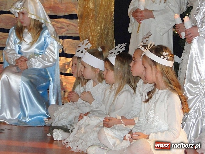 Zdjęcie w galerii na portalu naszraciborz.pl: Nastrojowe jasełka w ZSP w Górkach Śl. wiadomości z regionu