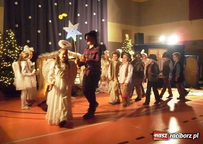 Zdjęcie w galerii na portalu naszraciborz.pl: Nastrojowe jasełka w ZSP w Górkach Śl. wiadomości z regionu