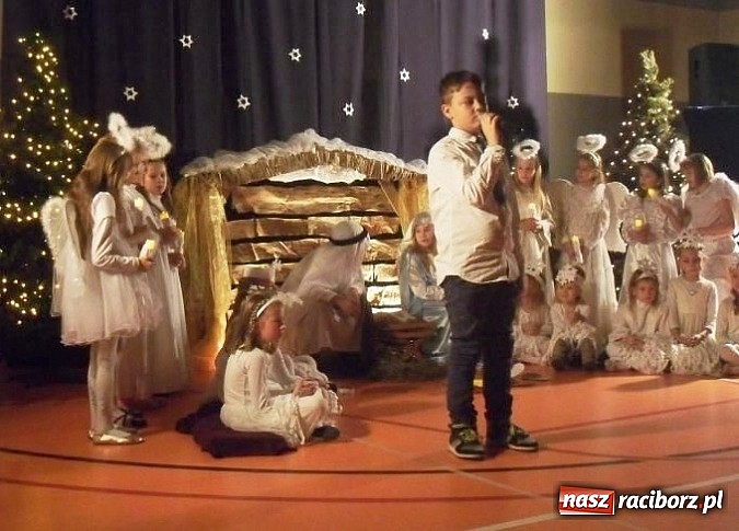 Zdjęcie w galerii na portalu naszraciborz.pl: Nastrojowe jasełka w ZSP w Górkach Śl. wiadomości z regionu