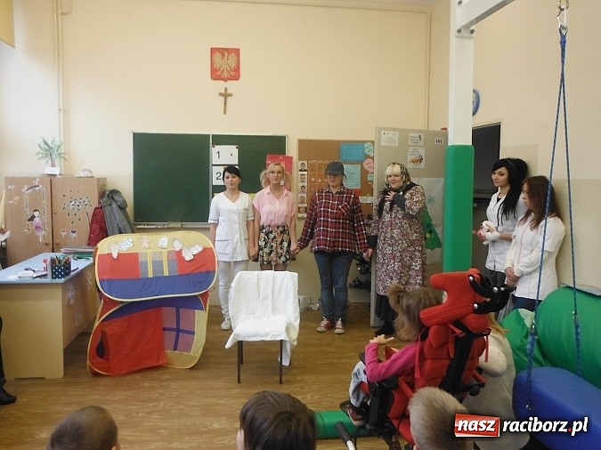 Zdjęcie w galerii na portalu naszraciborz.pl: Raciborski Medyk z wizytą w ZSS wiadomości z regionu