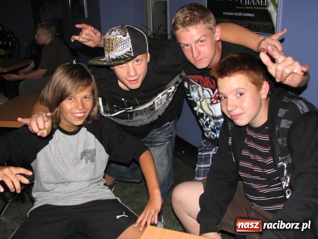 Zdjęcie w galerii na portalu naszraciborz.pl: Rekordowa nocna premiera Harrego Pottera   wiadomości z regionu