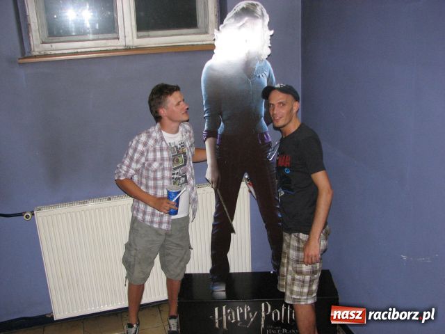 Zdjęcie w galerii na portalu naszraciborz.pl: Rekordowa nocna premiera Harrego Pottera   wiadomości z regionu