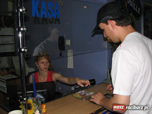 Zdjęcie w galerii na portalu naszraciborz.pl: Rekordowa nocna premiera Harrego Pottera   wiadomości z regionu