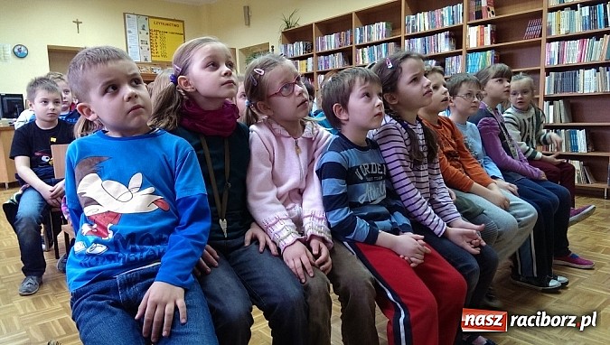 Zdjęcie w galerii na portalu naszraciborz.pl: Redebiut bibliotecznego teatru kukiełkowego Bajadera wiadomości z regionu