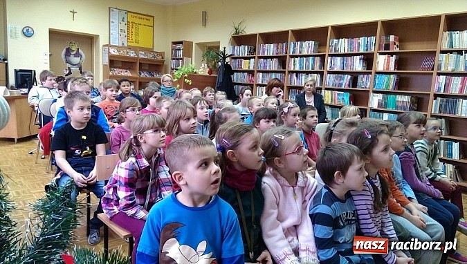 Zdjęcie w galerii na portalu naszraciborz.pl: Redebiut bibliotecznego teatru kukiełkowego Bajadera wiadomości z regionu