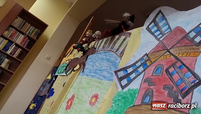 Zdjęcie w galerii na portalu naszraciborz.pl: Redebiut bibliotecznego teatru kukiełkowego Bajadera wiadomości z regionu