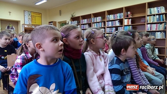 Zdjęcie w galerii na portalu naszraciborz.pl: Redebiut bibliotecznego teatru kukiełkowego Bajadera wiadomości z regionu