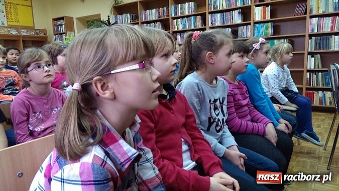 Zdjęcie w galerii na portalu naszraciborz.pl: Redebiut bibliotecznego teatru kukiełkowego Bajadera wiadomości z regionu