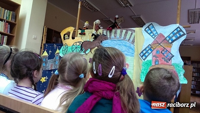 Zdjęcie w galerii na portalu naszraciborz.pl: Redebiut bibliotecznego teatru kukiełkowego Bajadera wiadomości z regionu