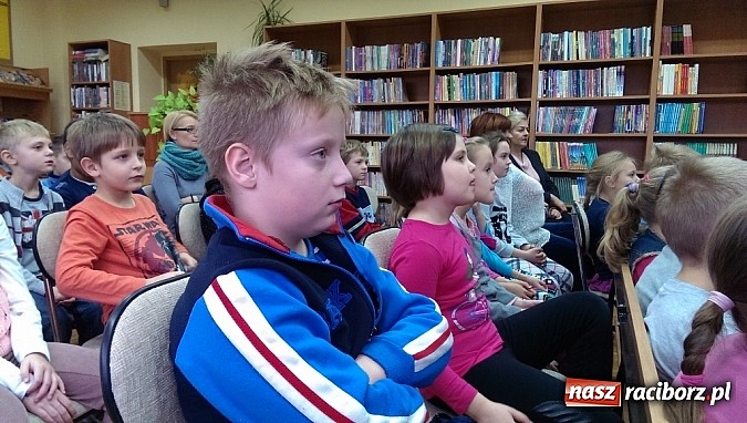 Zdjęcie w galerii na portalu naszraciborz.pl: Redebiut bibliotecznego teatru kukiełkowego Bajadera wiadomości z regionu