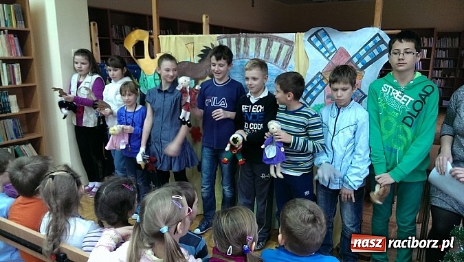 Zdjęcie w galerii na portalu naszraciborz.pl: Redebiut bibliotecznego teatru kukiełkowego Bajadera wiadomości z regionu