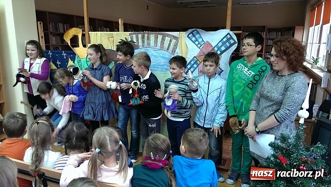 Zdjęcie w galerii na portalu naszraciborz.pl: Redebiut bibliotecznego teatru kukiełkowego Bajadera wiadomości z regionu