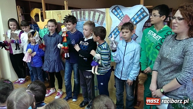 Zdjęcie w galerii na portalu naszraciborz.pl: Redebiut bibliotecznego teatru kukiełkowego Bajadera wiadomości z regionu