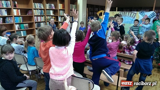 Zdjęcie w galerii na portalu naszraciborz.pl: Redebiut bibliotecznego teatru kukiełkowego Bajadera wiadomości z regionu